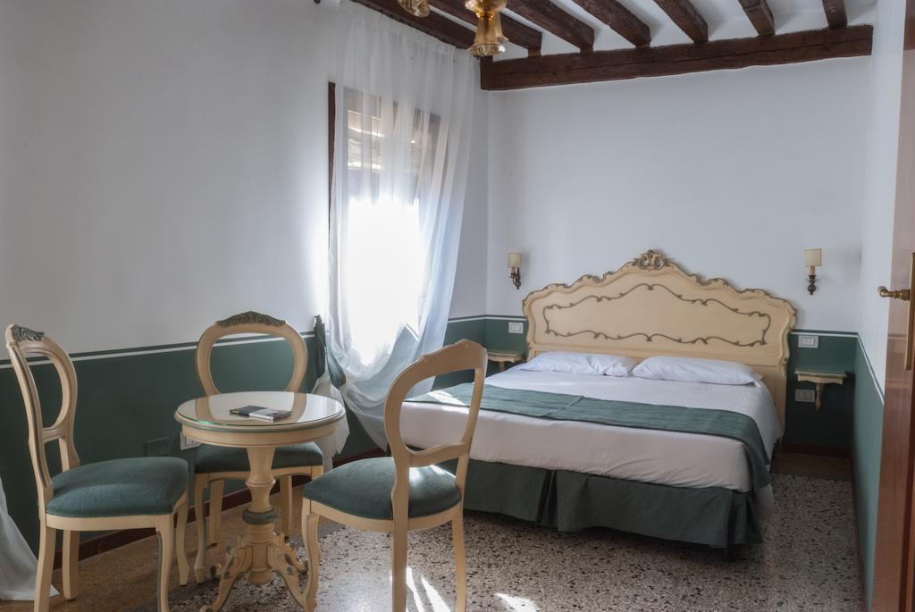 Ca' San Trovaso - 6 Rooms Venice Exterior photo