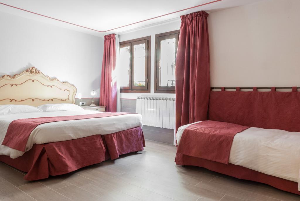 Ca' San Trovaso - 6 Rooms Venice Exterior photo