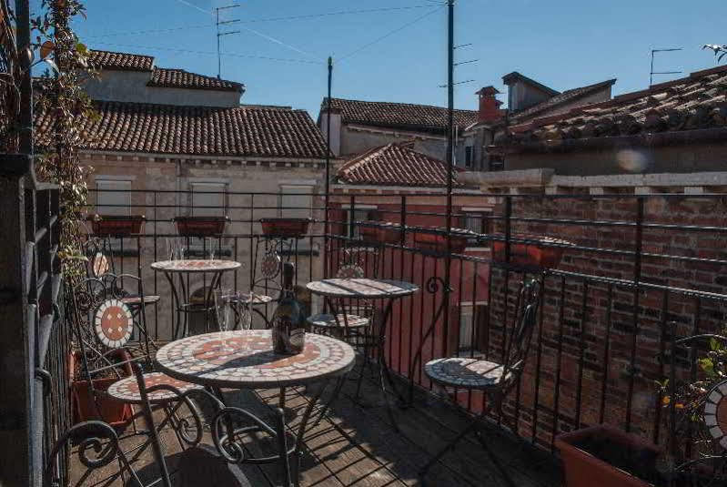 Ca' San Trovaso - 6 Rooms Venice Exterior photo