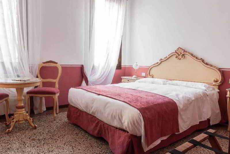 Ca' San Trovaso - 6 Rooms Venice Exterior photo