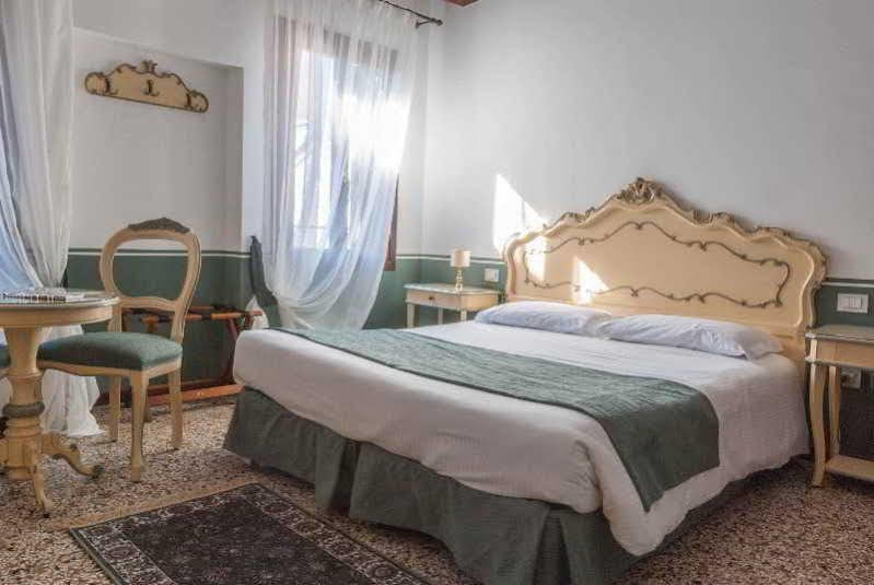 Ca' San Trovaso - 6 Rooms Venice Exterior photo